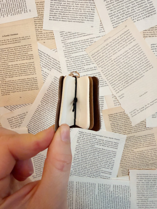 Schlüsselahänger Buch (braun)