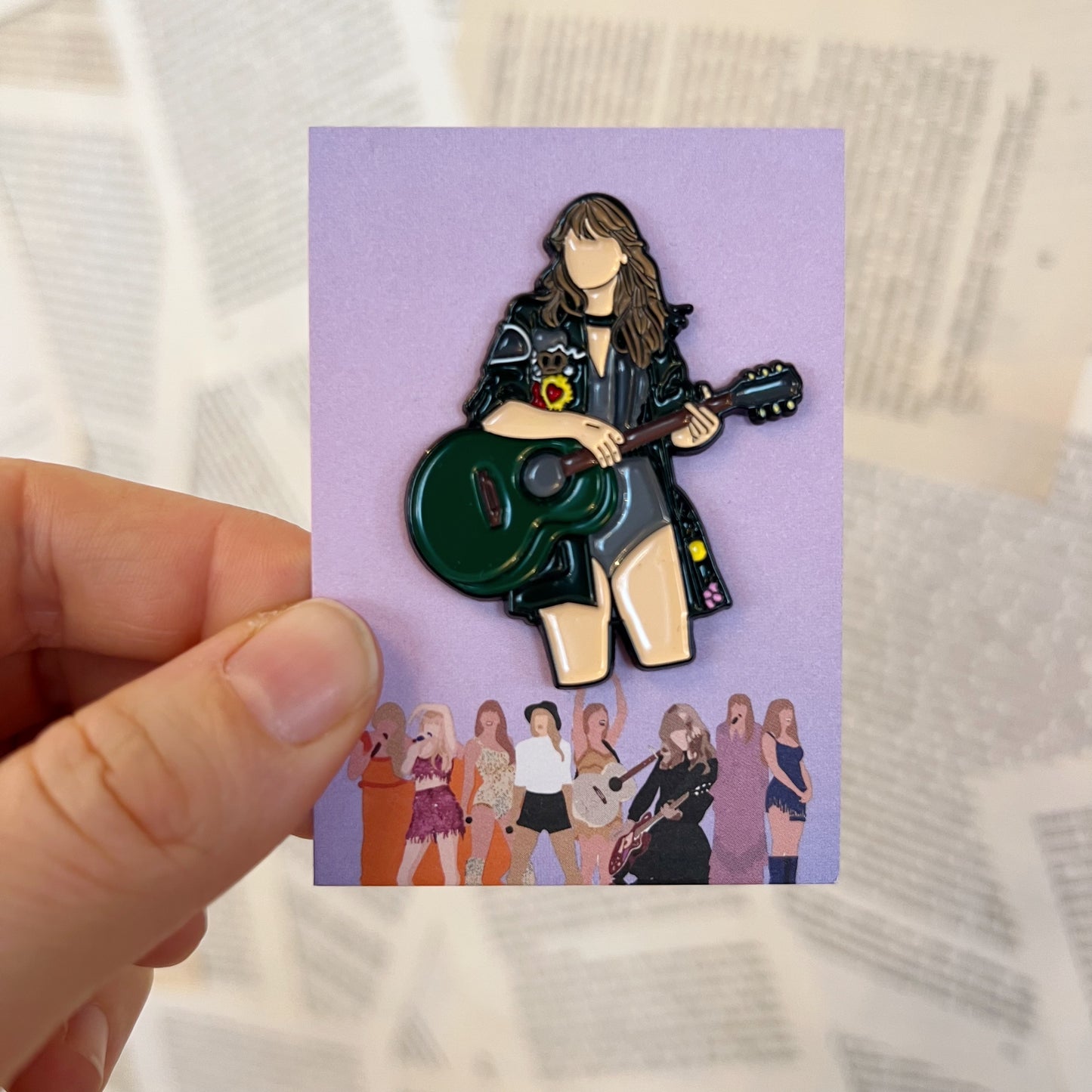 Pin "Taylor mit Gitarre"